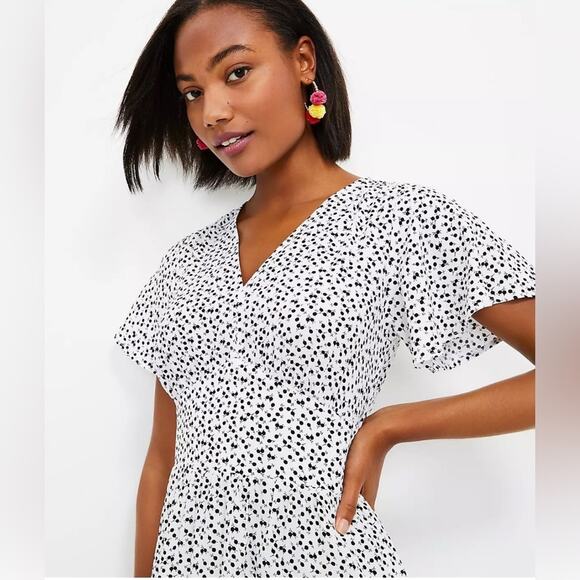 NEW LOFT Floral Flutter V-Neck White Black Pocket Dress sz 8 - Picture 2 of 12